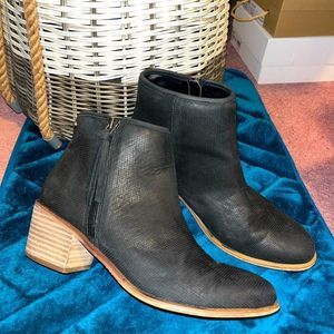 Treasure & Bond Black Booties Sz 8